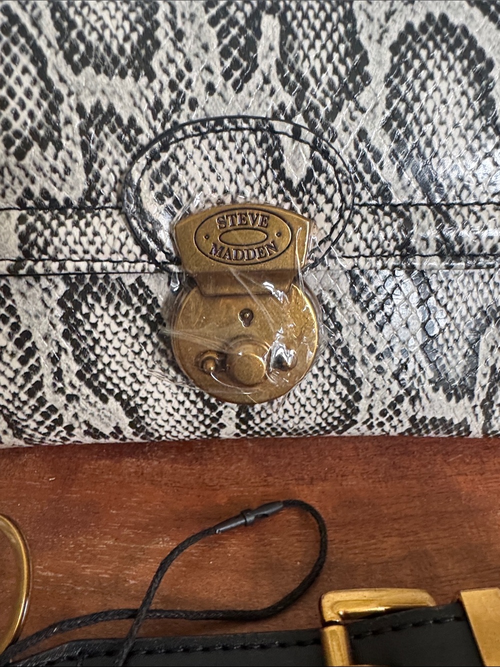 Steve Madden NWT Snake-Print Wristlet - Picture 9 of 10
